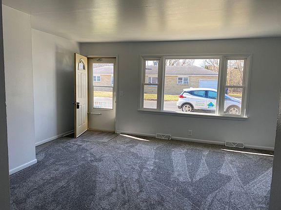 2nd image of 817-837 Arlington Ct #835