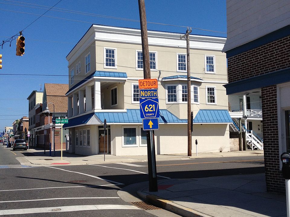 2nd image of 3919 Pacific Ave