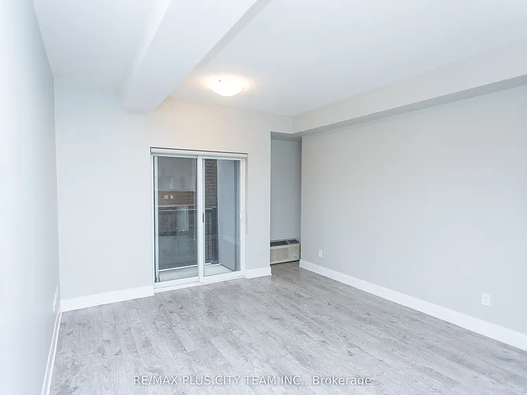 686 Bathurst St #202 — Photo 2
