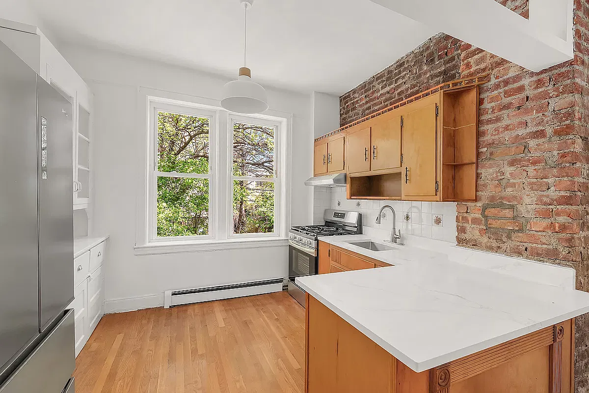 439 Union Street — Photo 2