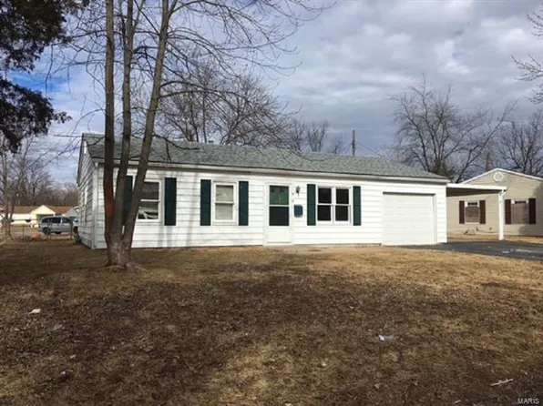 900 Saint Matthew Dr, Cahokia, IL 62206