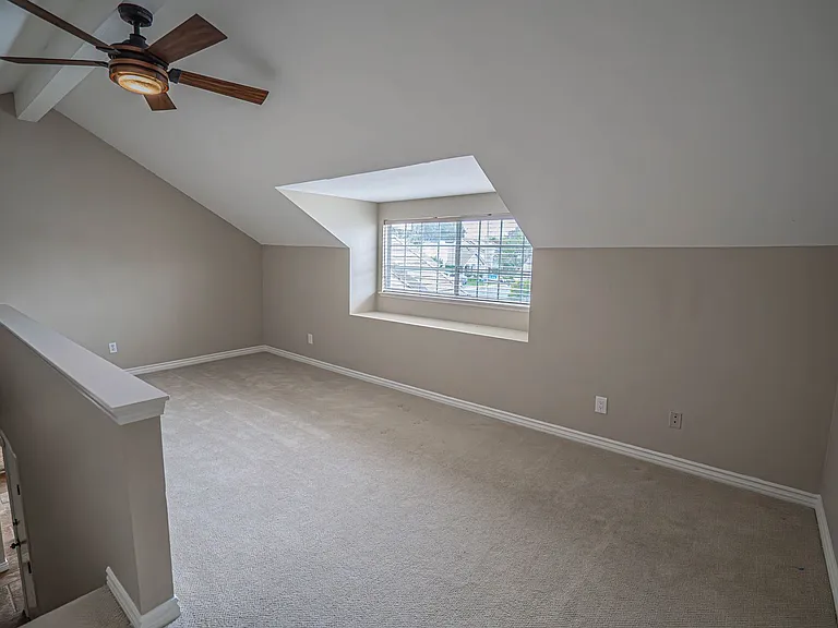 24022 Rockridge Ct — Photo 12