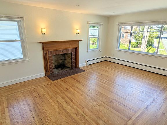 BRIGHT OPEN LIVING ROOM