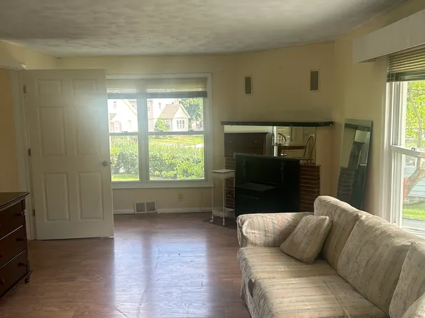(undisclosed Address), Springfield, MA 01109
