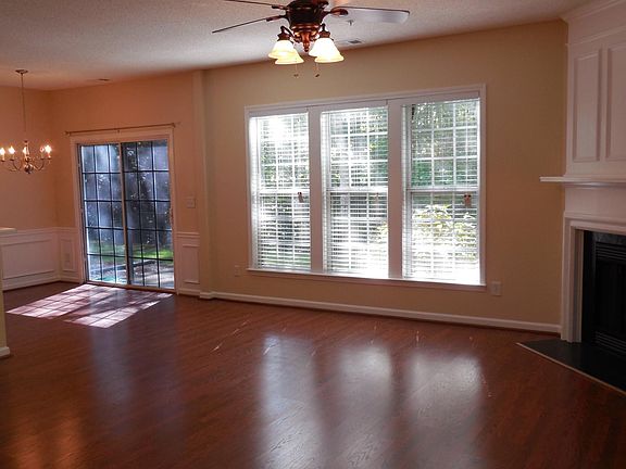 3rd image of 128 Regent Pl