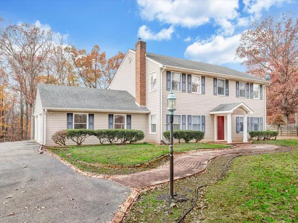 34 Foxfire Rd, Wirtz, VA 24184