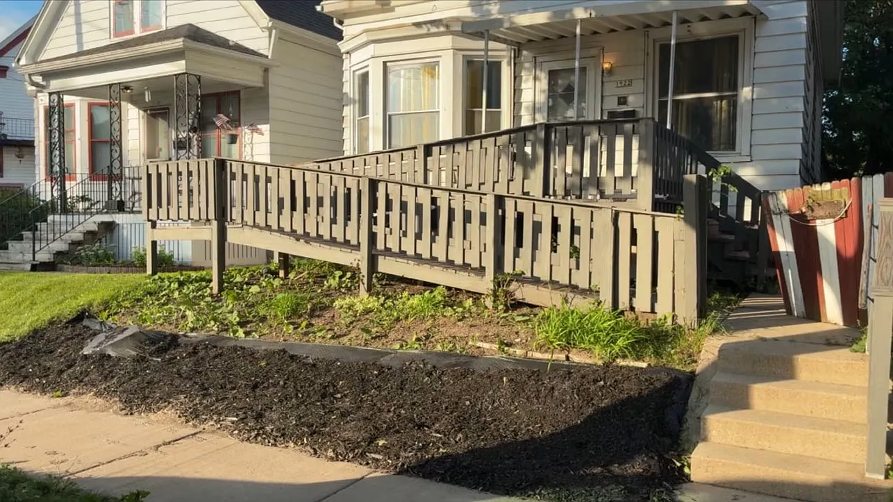 4 bed, $950 — Photo 1