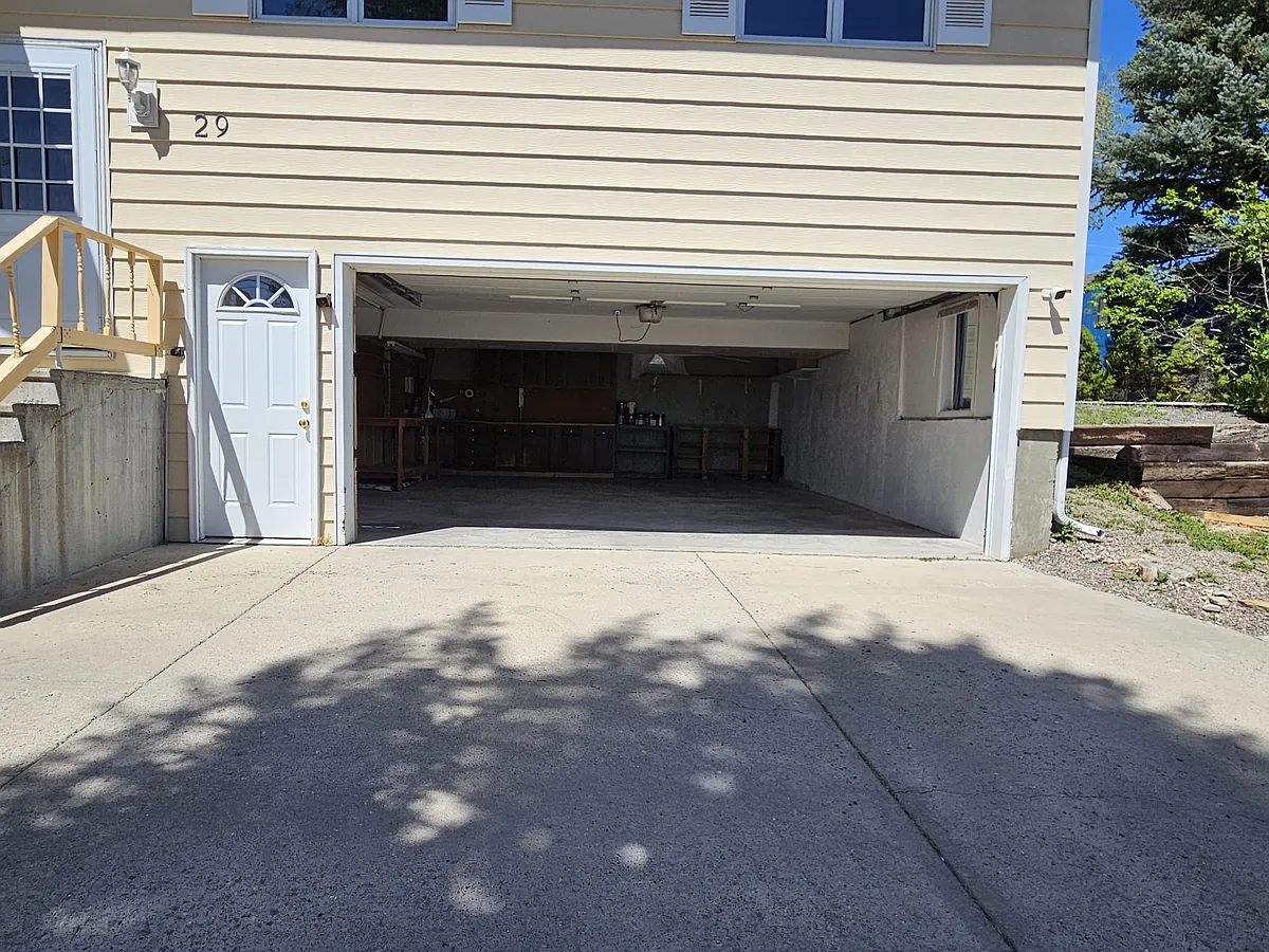 Building Photo - 29 16th Ave S