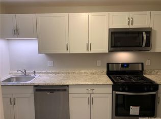 79 Mencel Cir UNIT B, Bridgeport, CT 06610