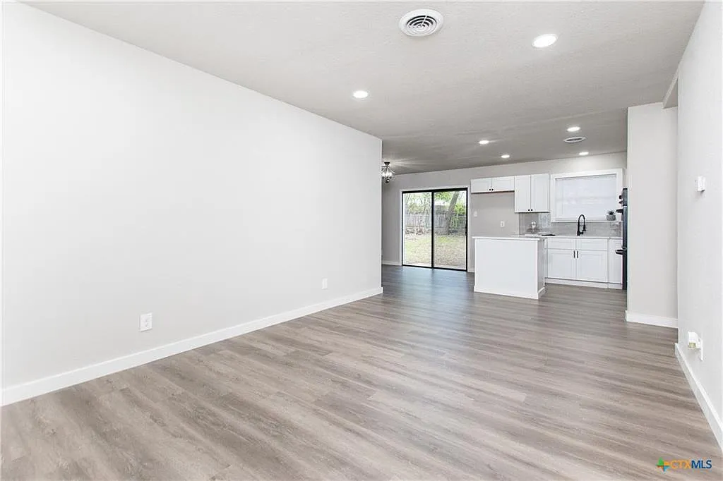 2313 Debra Cir, Killeen — Photo 4