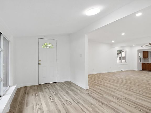 5th image of 26476 W Shannon Ave