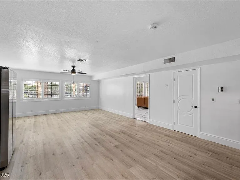 1695 Montessouri St — Photo 8