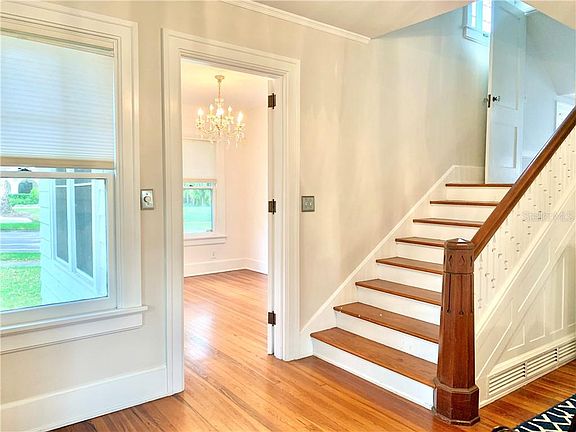 4th image of 705 14th Ave NE