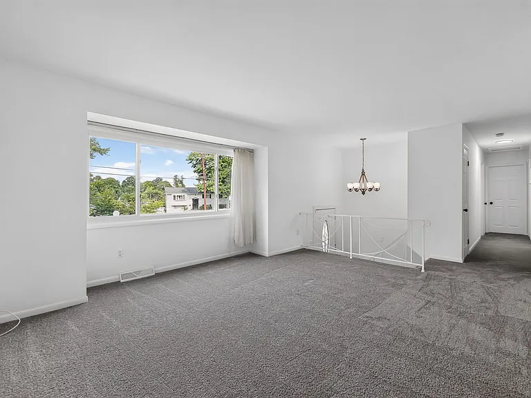 1700 Jarvis Ave — Photo 17