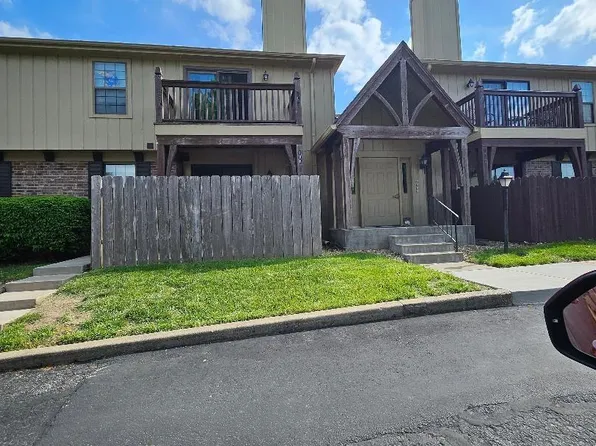 5651 Foxcroft South Cir #108, Topeka, KS 66614