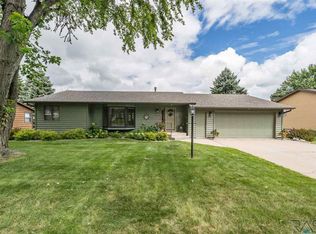304 E 10th St, Dell Rapids, SD 57022