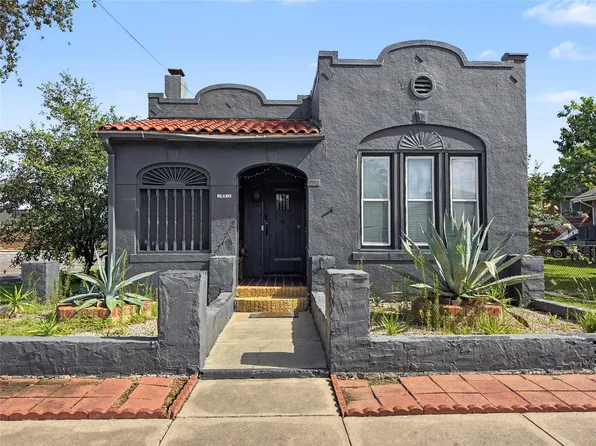 3814 Ursuline St, Galveston, TX 77550