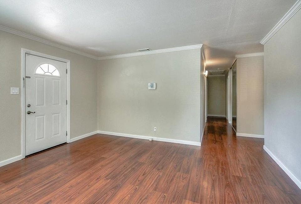 2nd image of 4543 Carnegie Ln