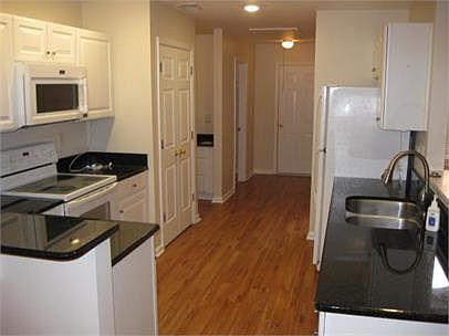 3rd image of 175 Lake Dr