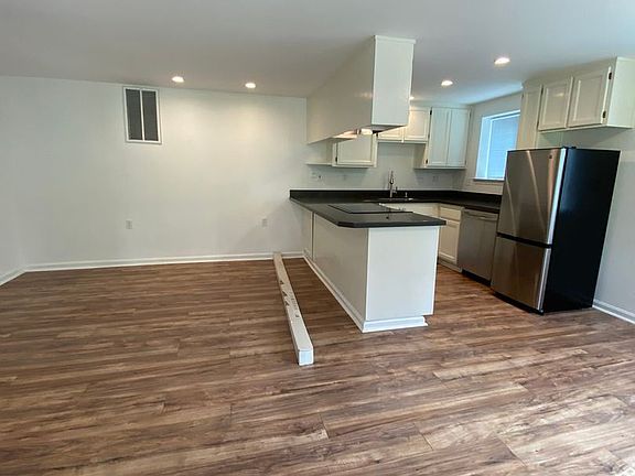 3rd image of 17387 Hillcrest Ave