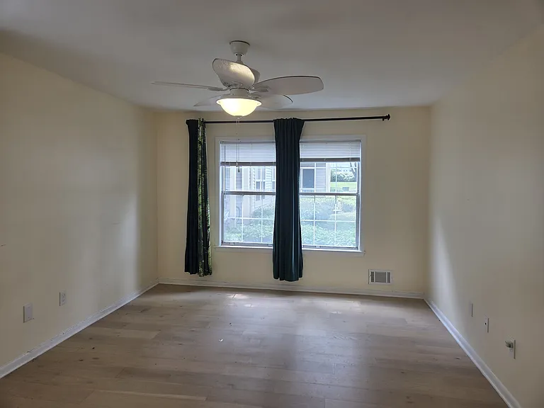 202 Salem Ct #4 — Photo 2