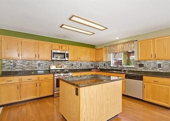 3rd image of 3614 Sydney St