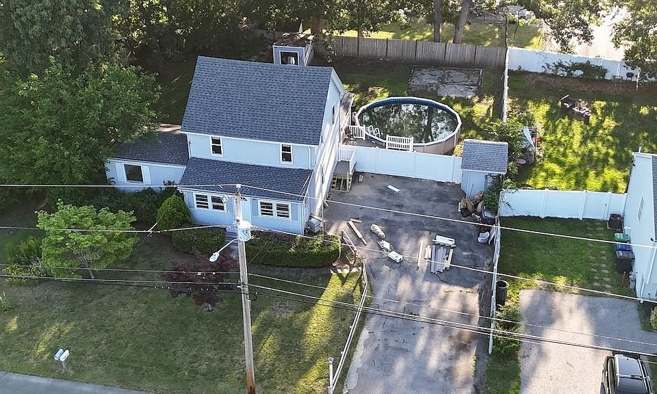 1st image of 131 Canfield Ave