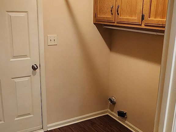 5th image of 135 Whisperwood Ln