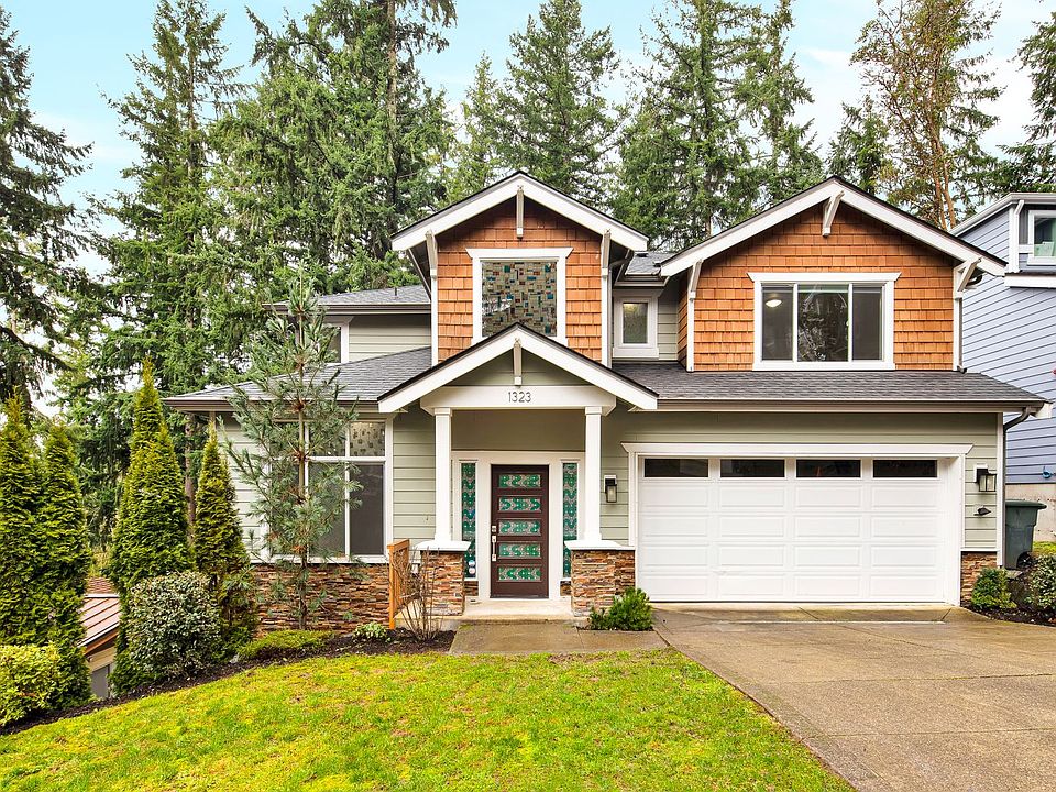 1st image of 1323 210th Ave NE
