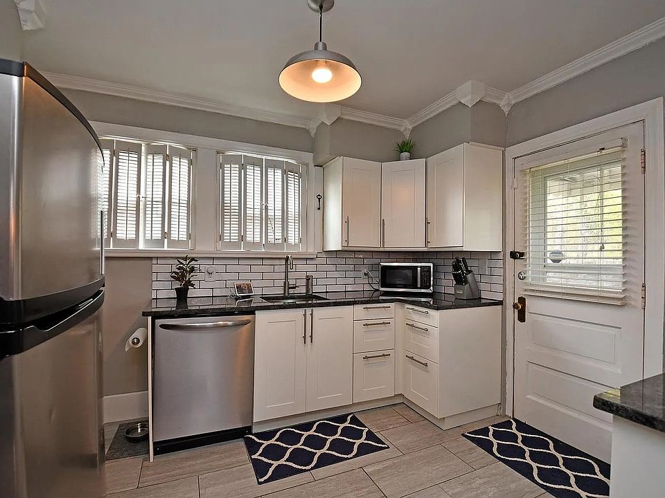 1st image of 3564 Harrow Ave