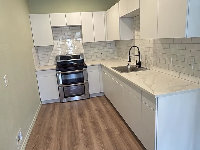 2512 Weiler Blvd #A — Photo 1