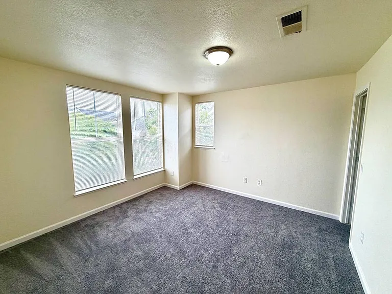 2941 Chavez Ln — Photo 21