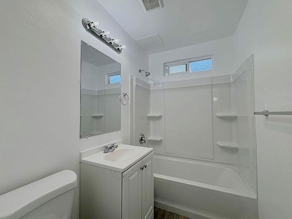 5th image of 4061 Euclid Ave APT E