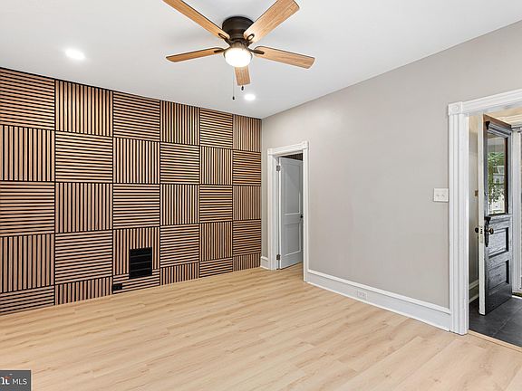 4th image of 117 W Summit Ave #A