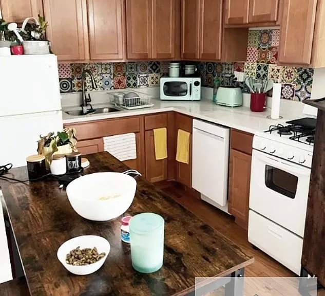 916-20 Greenbay Rd #918-3J — Photo 1