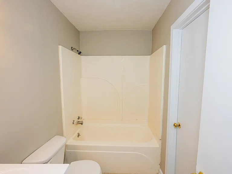 101 E Airview Dr — Photo 4