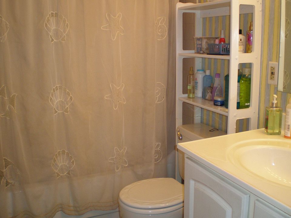2nd image of 2913 Mapletree Ct