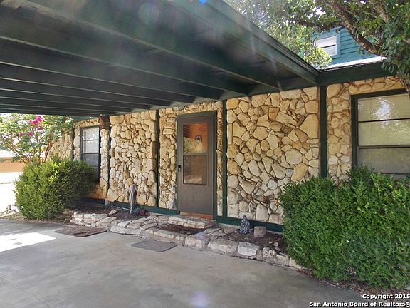 3rd image of 5 E River Oaks Ln W