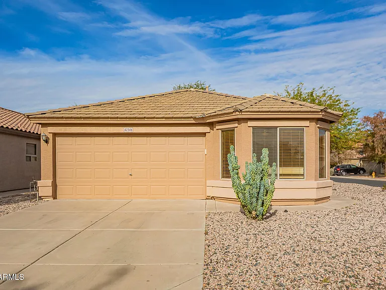 42346 W Sunland Dr — Photo 2