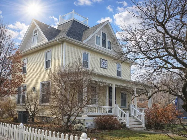 214 S 8th St, Mount Horeb, WI 53572