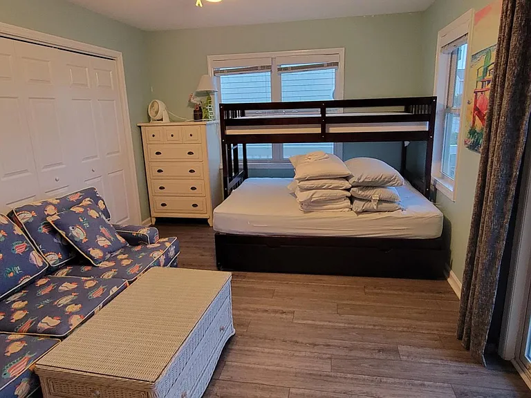 110 S High Point Ave — Photo 14