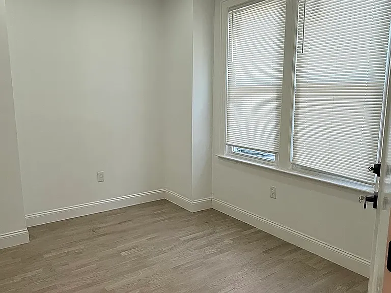 90 Aberdeen St #1 — Photo 2