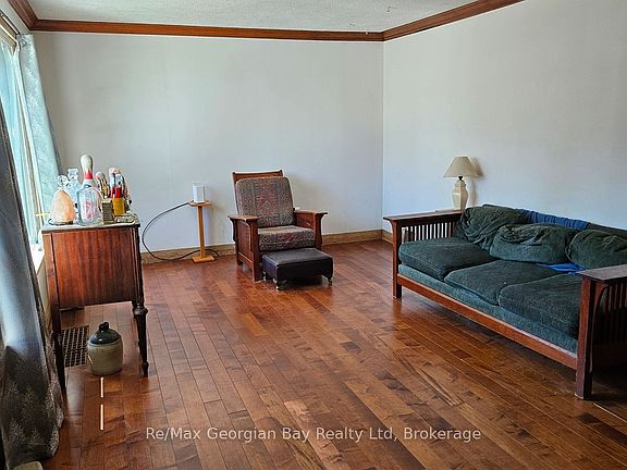 3rd image of 8 Sturgeon Bay Rd