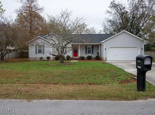 102 Villa Park Dr, Hubert, NC 28539