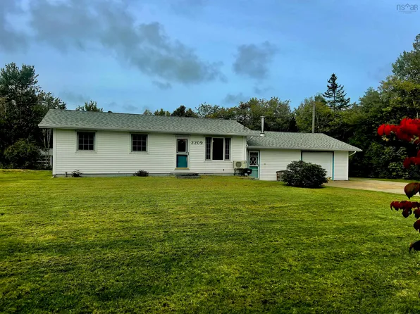2209 Lingan Rd, Lingan, NS B1H 5J3