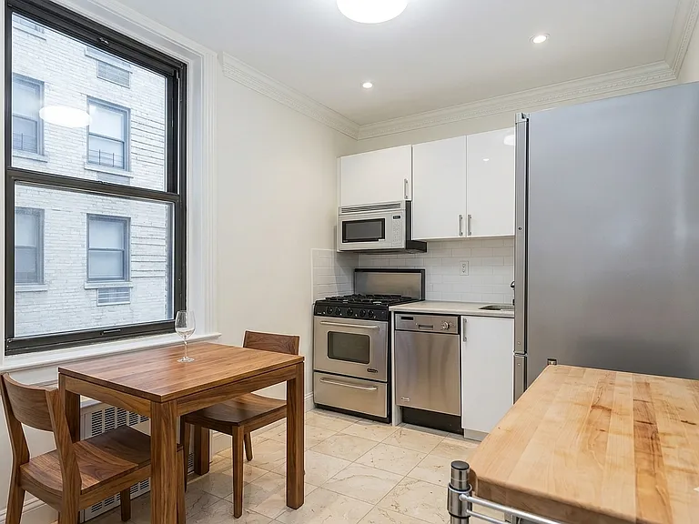 344 E 55th St #2C — Photo 1