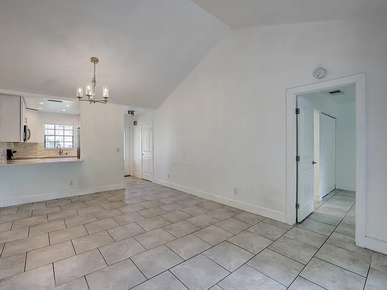 5770 SE Wilsie Dr — Photo 5