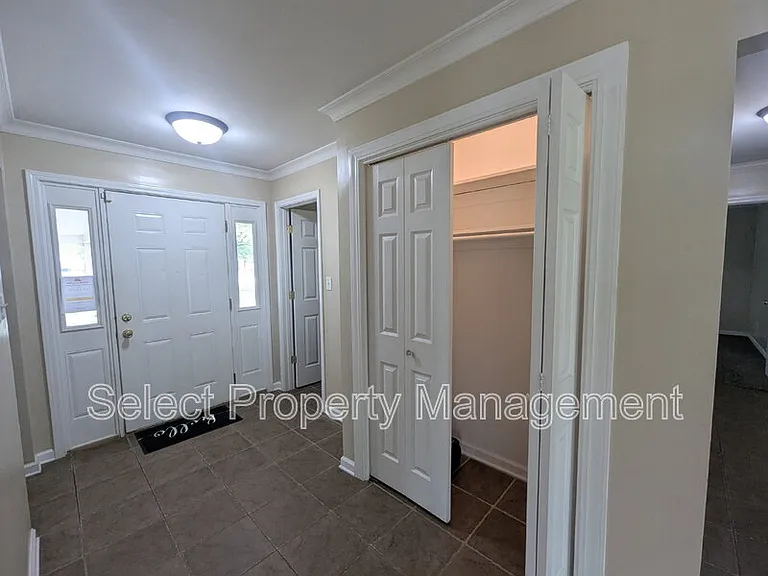 3510 Glencairn Dr — Photo 3