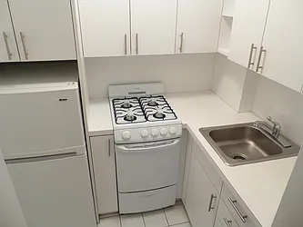 Rented by Siderow Residential Group