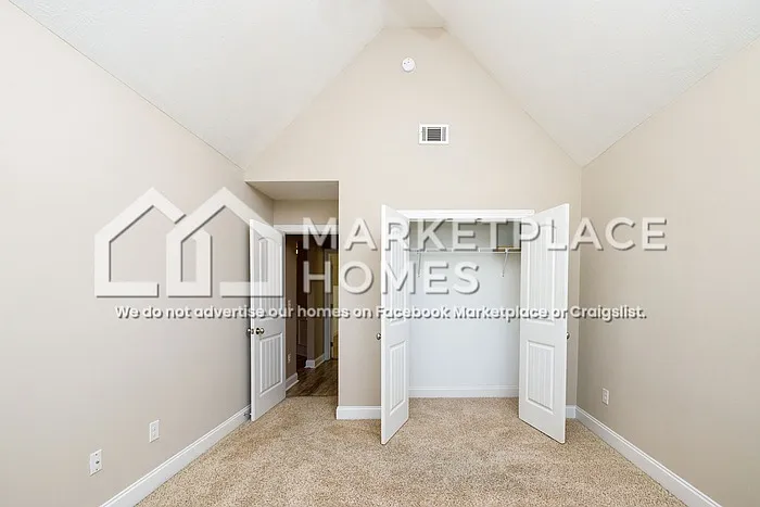 2467 Newbury Ave — Photo 25